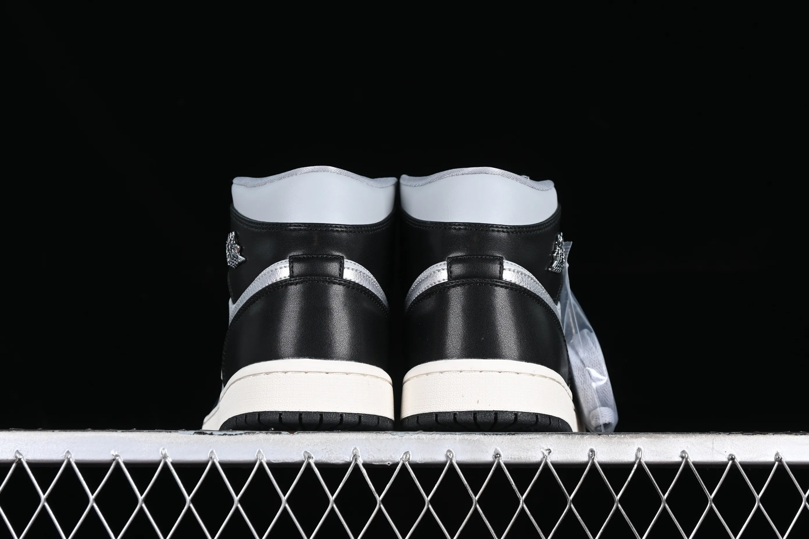 All categories Air Jordan Jordan series basketball shoes Air Jordan 1 Mid Air Jordan 1 Mid SE "Black Chrome" AJ1 Joe 1 Smoked Panda mid-top basketball shoes FB9892-002